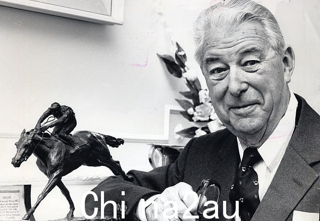 Fred Pontin 爵士首次推出 Pon1946 年,该公司在全国各地的度假村提供半膳和自助式假期以及娱乐活动