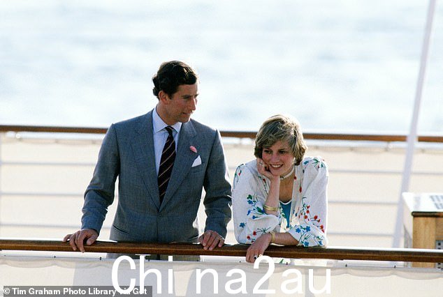 这对新婚夫妇乘坐皇家游艇 Britannia 开始了为期 14 天的地中海巡游