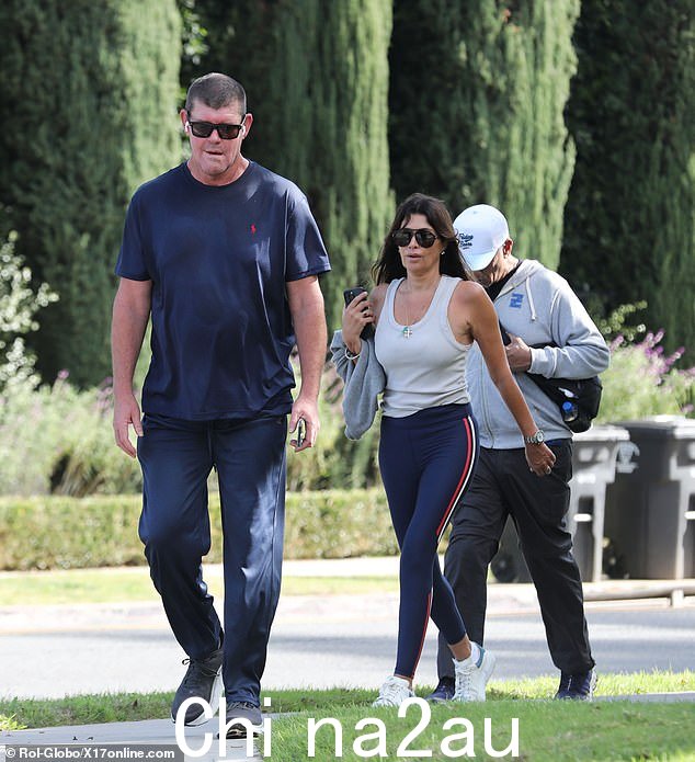 亿万富翁 James Packer 周三与前妻 Jodhi Meares 在洛杉矶散步,展示减重 33 公斤后的瘦身身材