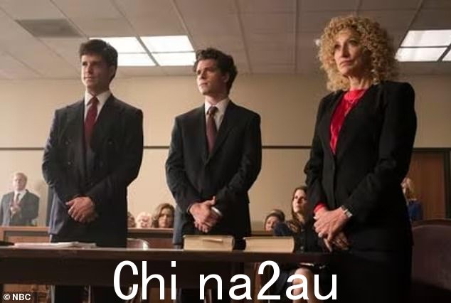 已有四部关于梅南德斯兄弟的电视传记片,其中包括 NBC 的八集《法律与秩序:真实犯罪 – 梅南德斯谋杀案》,由伊迪·法尔科(右)主演辩护律师 Leslie Abramson 早在 2017 年
