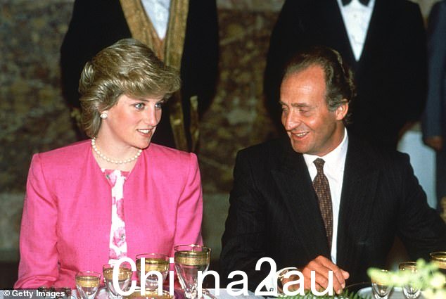 戴安娜王妃否认胡安·卡洛斯曾经对她有过调戏的说法,但确实说他可能“有点太细心了”
