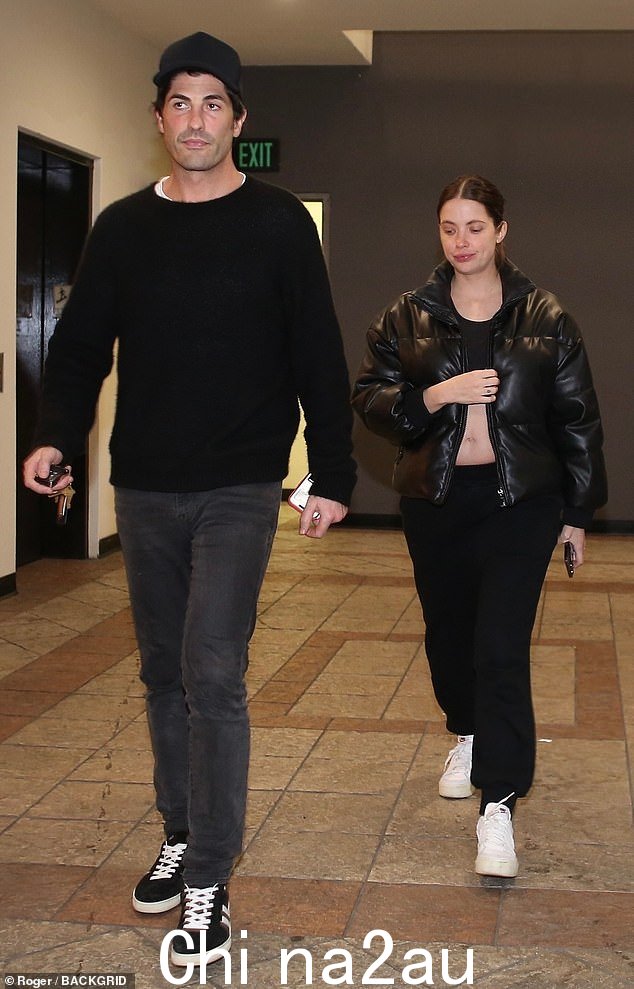 阿什莉·本森 (Ashley Benson) 和新婚丈夫布兰登·戴维斯 (Brandon Davis) 周四被发现在洛杉矶一起外出