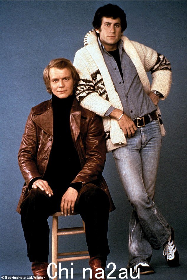David Soul(左图,1975 年)在《Starsky and Hutch》中与 Michael Glaser(右)演对手戏