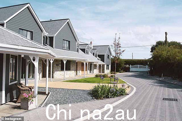 Langmaid 先生是位于康沃尔郡康沃尔郡康斯坦丁湾的玛莎果园度假公园(如图)的所有者,他说自从 12 月 28 日通过直接借记从他的银行账户中取出这笔钱后,他经历了一场噩梦
