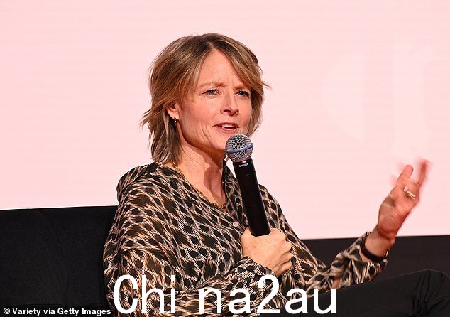 朱迪·福斯特因对 Z 世代的评论而遭到强烈反对,坚称他们不爱工作且“令人讨厌”(周六拍摄)