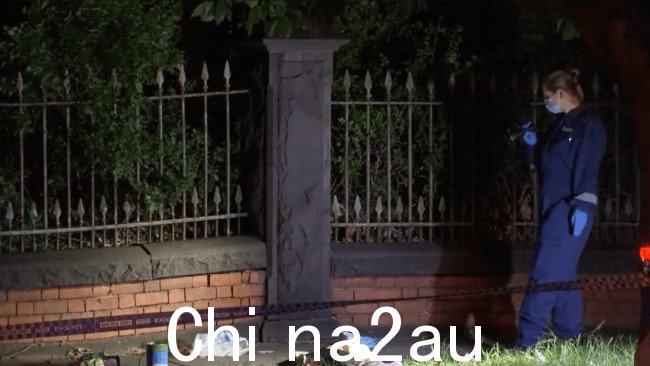 维多利亚警方已墨尔本发生可怕的刺伤事件,导致四人入院,逮捕了一名男子。图片:九新闻
