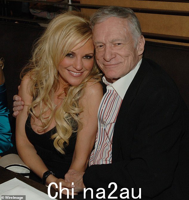 Bridget Marquardt(如图)也与这位音乐大亨合作了七年,并与女友 Holly Madison 和 Kendra Wilkinson 一起出现在他的 E! 真人秀节目中