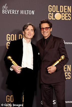 希里安·墨菲 (Cillian Murphy) 和小罗伯特·唐尼 (Robert Downey Jr.) 分别凭借奥本海默 (Oppenheimer) 的电影获得最佳男演员和最佳男配角奖