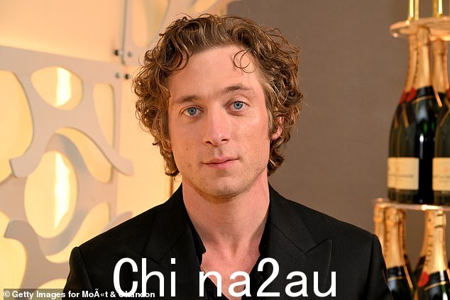 杰里米·艾伦·怀特 (Jeremy Allen White),32 岁,(如图)2011 年踏入好莱坞舞台,当时他在喜剧系列剧中饰演菲利普·“利普”·加拉格尔 (Phillip 'Lip' Gallagher),这一角色取得了突破性进展Shameless