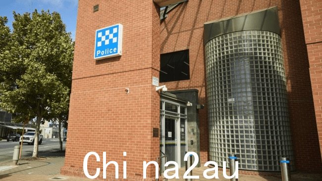 一名南澳警官被发现周一死在阿德莱德港警察局内。图片:Matt Loxton / 广告商