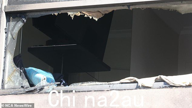 爆炸后有两人从家中疏散 - 在他们被允许重新进入之前