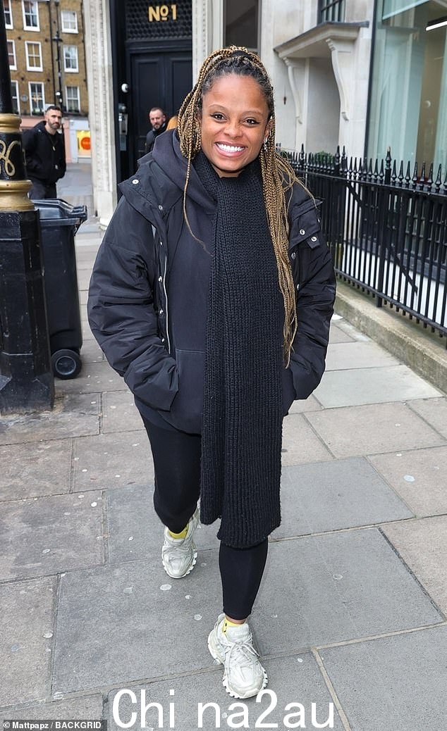 Fleur East 自从宣布即将迎来与丈夫 Marcel Badiane-Robin 的第一个孩子以来,这是她第一次在公共场合露面