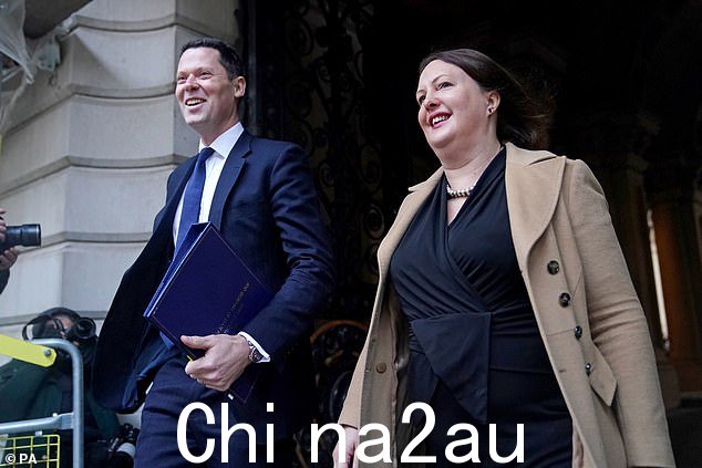 司法部长 Alex Chalk(左)稍后将与高级法官举行会谈,并在几天内承诺制定计划