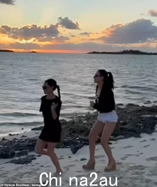 她补充道:'最好的舞伴和可爱的儿媳妇。我们爱你,祝你有美好的一天!!!! Xxxxxx'