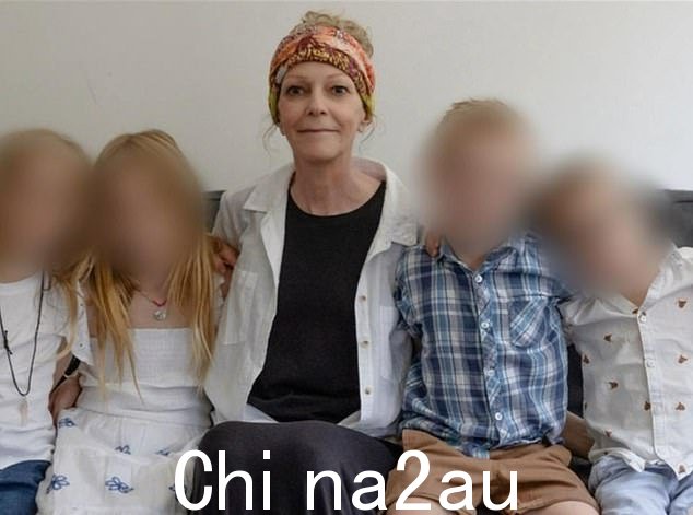 来自西吉普斯兰的卡罗琳·科斯特在圣诞节前几天到拉特罗布地区医院就诊时被告知癌症已扩散到骨头的令人心碎的消息。
