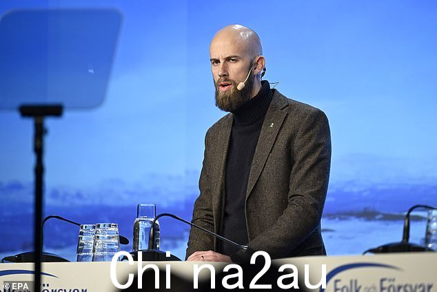瑞典民防部长 Carl-Oskar Bohlin 于 2023 年 1 月 7 日在瑞典萨伦举行的社会与国防全国会议上发表讲话