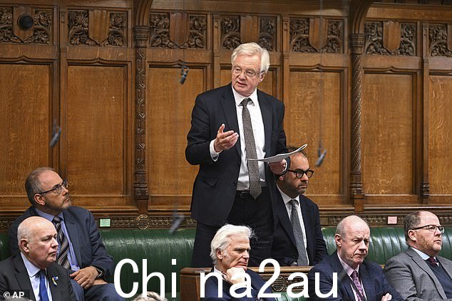 议会议员 David Davis 爵士向邮局部长 Kevin Hollinrake 提问