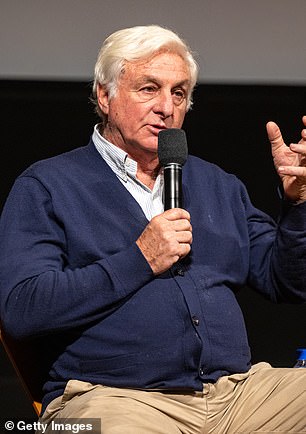 罗伯托·卡内萨 (Roberto Canessa) 和饰演努玛·图尔卡蒂 (Numa Turcatti) 的演员恩佐·沃格林西奇 (Enzo Vogrincic) 出席去年 11 月在加利福尼亚州举行的《雪之社会》的电影独立特别放映
