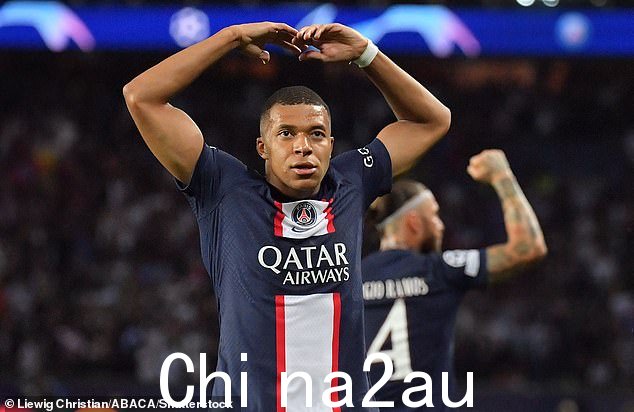 几个月后,她与 25 岁的法国足球运动员凯利安·姆巴佩 (Kylian Mbappe) 传出恋情(摄于 2022 年),但她在去年 1 月否认了这些报道