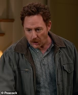 约翰的父亲马蒂·班尼特 (Scott Grimes) 饰演