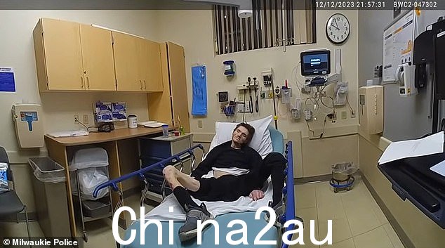 Jean Descamps,26 岁,12 月 12 日晚上躺在俄勒冈州普罗维登斯密尔沃基医院的病床上