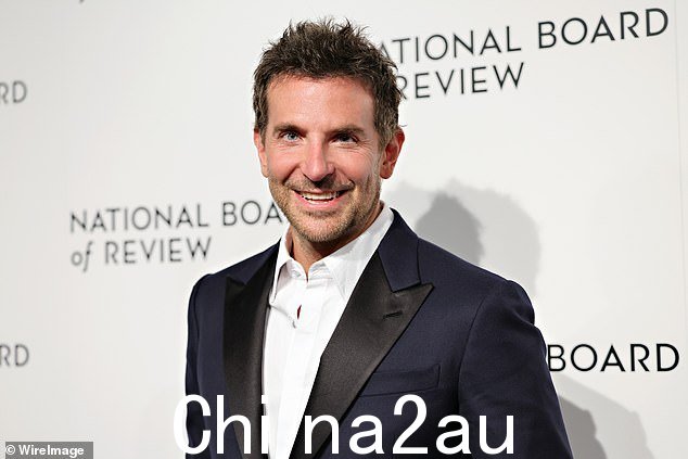 库珀在颁奖季中支持电影《大师》,他自编自导并主演了这部电影,在片中饰演已故传奇作曲家伦纳德·伯恩斯坦