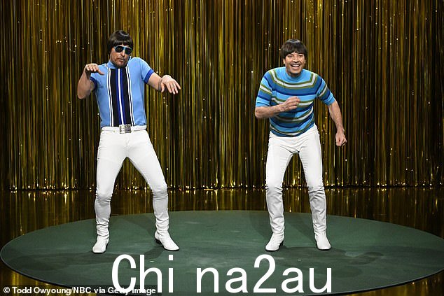 奥斯卡获奖演员开始唱起他的紧身裤,并宣称他是唯一穿紧身裤的人