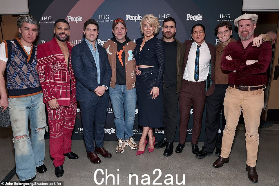 L-R James Lance、Kola Bokinni、Phil Dunster、Jason Sudeikis、Hannah Waddingham、Brett Goldstein、Cristo Fernandez、Billy Harris 和 Brendan Hunt