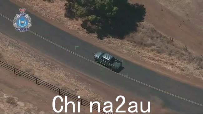当警方发现一辆被盗的马自达 BT-50 在凯尔姆斯科特的奥尔巴尼高速公路上向北行驶时，追捕开始了。图片：西澳警察