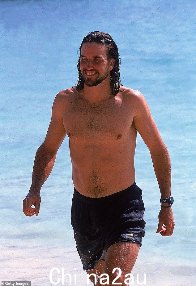 Pat Rafter 是一位万人迷,他凭借帅气的外表赢得了大批粉丝