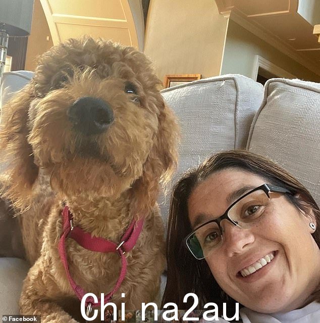 佩里曾经的清醒教练摩根·摩西是另一位被他人身攻击的女性,但他在书中说,她多次救了他的命