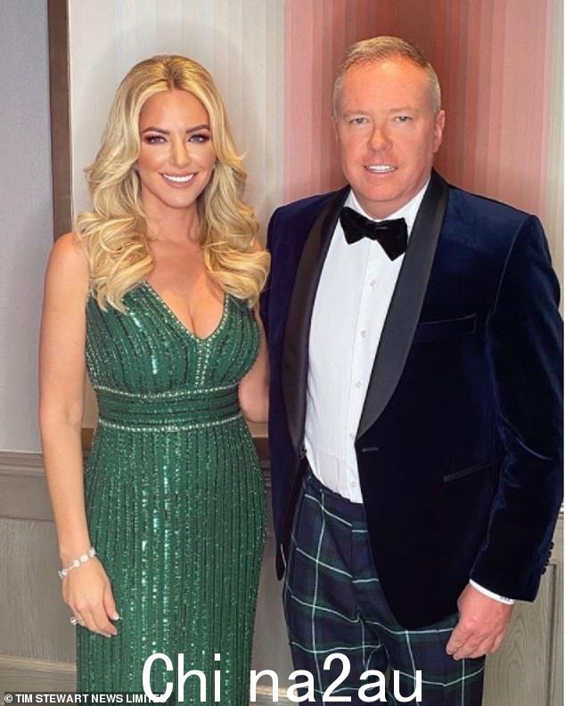 苏格兰商人道格·巴罗曼 (Doug Barrowman) – 与妻子“胸罩男爵夫人”米歇尔·莫恩 (Michelle Mone) 处于个人防护装备采购丑闻的中心