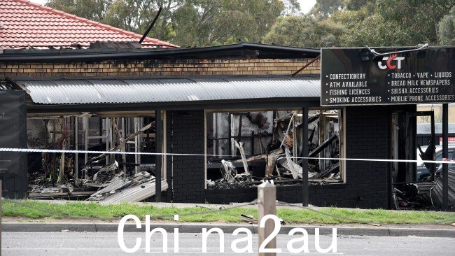 警方认为 Craigieburn Convenience Tobacco 的火灾可疑。图片:Andrew Henshaw,NCA