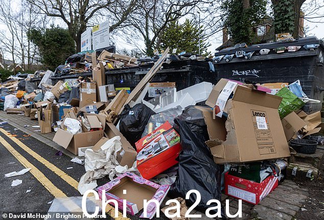 布莱顿的杂物不断增多,当地商店老板 Sarah Reason 因将纸板放入住宅垃圾箱而被罚款 400 英镑