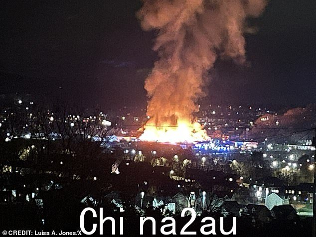 警方称火灾于今晚 8:50 开始