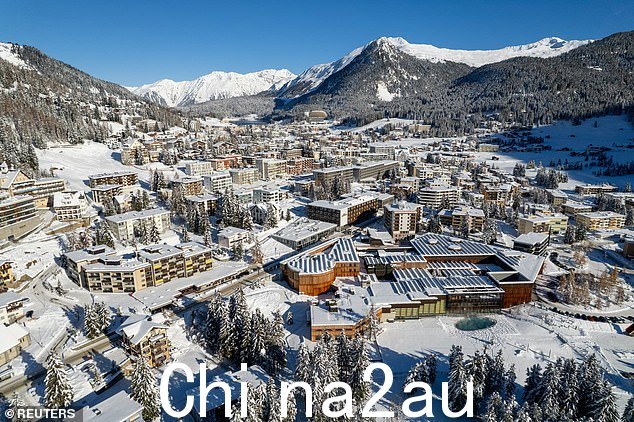 与此同时,乌克兰周日在达沃斯召开了来自世界各地的国家安全顾问会议,推动其和平方案结束与俄罗斯近两年的战争