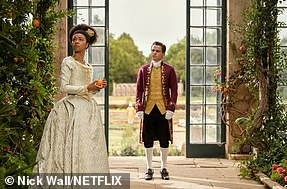 朱莉·安德鲁斯 (Julie Andrews) 是《夏洛特女王》中威斯尔唐夫人 (Lady Whistledown) 的配音