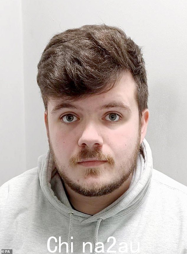 Jacob Crimi-Appleby(如图)23 岁,被判入狱三年。他在 17 岁时与古斯塔夫森见面后发生了性关系,并冻住了他的腿,导致需要截肢
