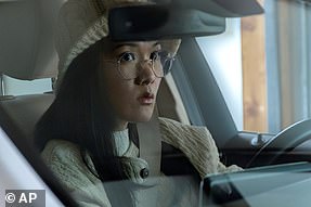 Ali Wong 在 Netflix 的 Beef 中拍照