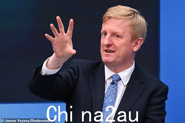 奥利弗·道登说,今天公布的查尔斯穿着礼服的照片提醒人们“我们的终极公务员”树立的榜样