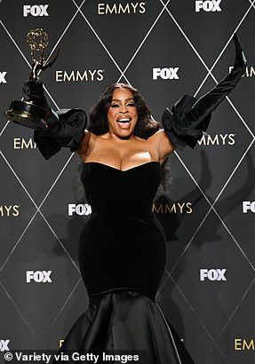 Niecy Nash-Betts – Dahmer 凭借《怪物:杰弗里·达默的故事》荣获限定剧或电视电影女配角奖