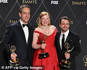 Succession 几乎横扫了排行榜,Matthew MacFadyen、Sarah Snook 和 Kieran Culkin(从左到右)获胜