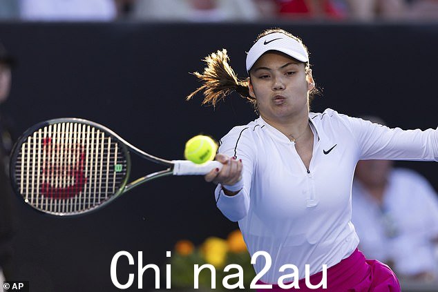 拉杜卡努在墨尔本的热身赛中在奥克兰与埃琳娜·斯维托丽娜发生了激烈的冲突