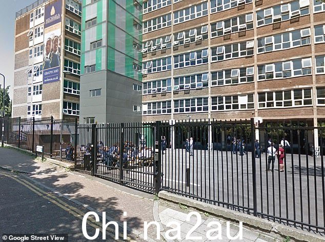 这名不愿透露姓名的学生声称,米凯拉社区学校推出的政策具有歧视性,并“从根本上改变了”她对“在这个国家作为一名穆斯林”的感受',法官听取了