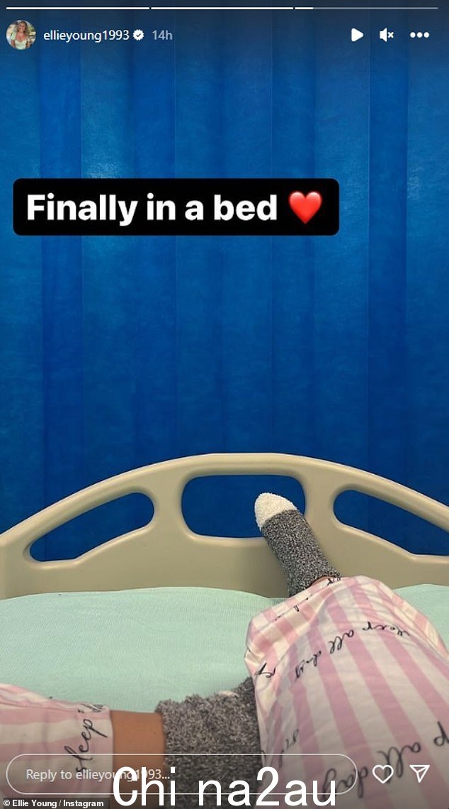 这位伊维萨岛周末明星在 Instagram 上分享,在等待了 15 个小时后,她“终于”在急症室得到了一张床位