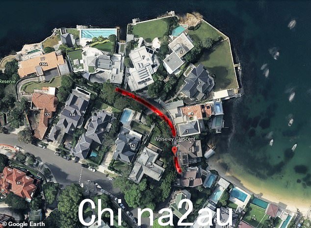 其中一起盗窃案发生在当时正在 Wolseley Crescent 巡逻的警察面前