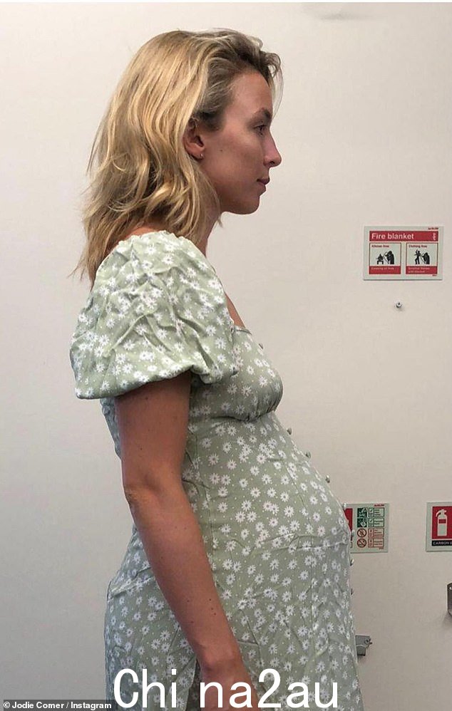 '人们总是说没有什么可以让你为生孩子做好准备,而这正是 Woman 开始的地方,'她在分享幕后快照时说道