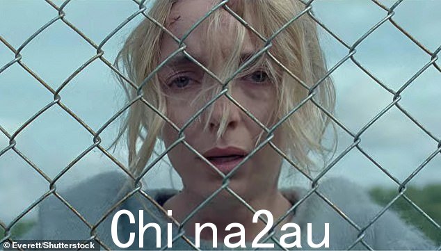影片的其余部分记录了她在洪水摧毁城市后为保护自己和小儿子安全所做的努力