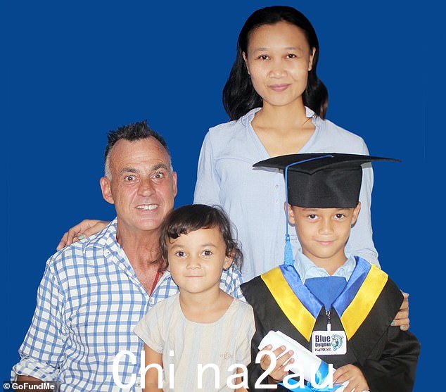 吉尔伯特先生与妻子 Triana 以及孩子 Hayley 和 Henry 搬到库塔附近的金巴兰,教人们如何冲浪,现在是 Fliteboard Fliteschool 的董事总经理