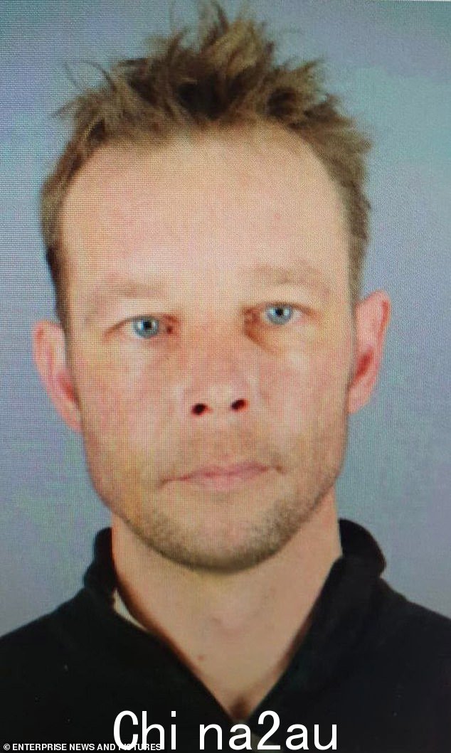 克里斯蒂安·布鲁克纳 (Christian Brueckner),一名被定罪的恋童癖和强奸犯,目前正在德国服刑七年,罪名是在同一时间强奸一名 72 岁的美国游客。马德琳失踪的度假村